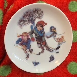 Vintage Avon Winter Wonderland mini golf Decorative Plate Series